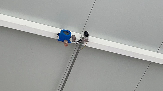 叉車充電樁氫氣報(bào)警器安裝現(xiàn)場(chǎng)